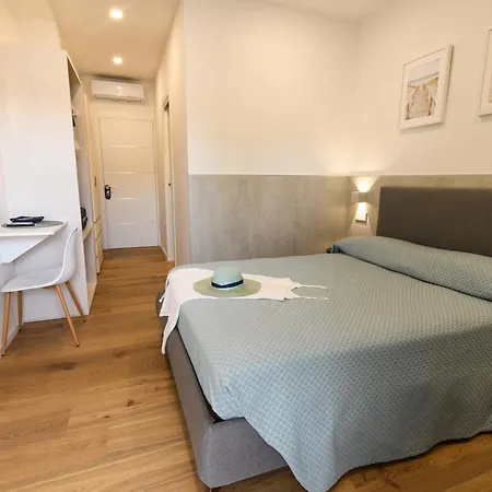 Konukevi Harbor - Cala Gonone